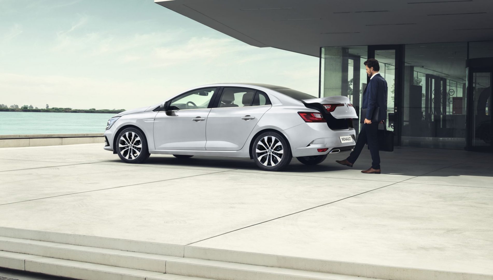 Obnovljeni Renault Megane Sedan dobiva i novi turbo benzinski motor Obnovljeni Renault Megane Sedan dobiva i novi turbo benzinski motor