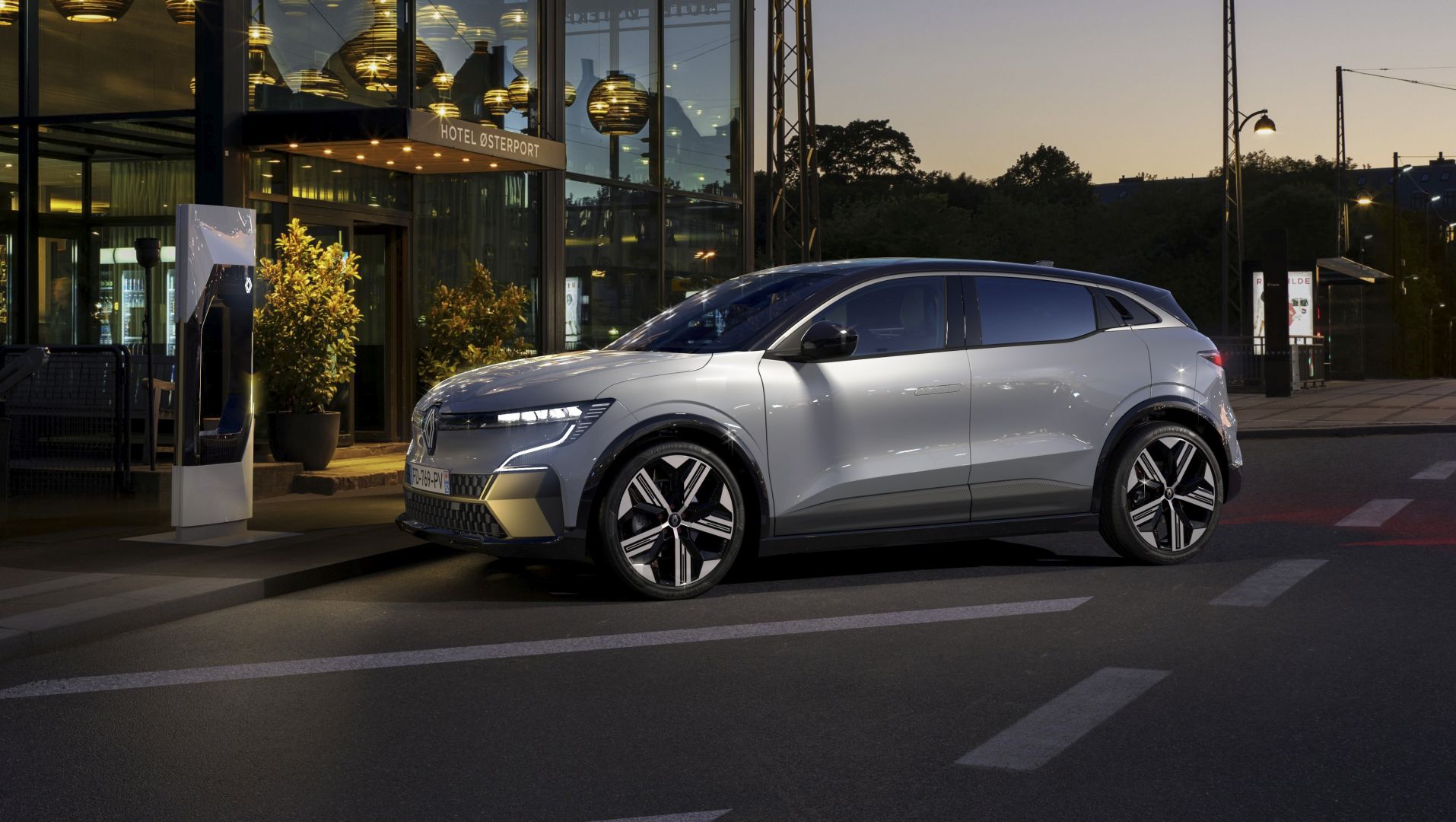 Nikad atraktivniji Renault Megane u novoj generaciji stiže samo u električnoj E-TECH Electric izvedbi Nikad atraktivniji Renault Megane u novoj generaciji stiže samo u električnoj E-TECH Electric izvedbi
