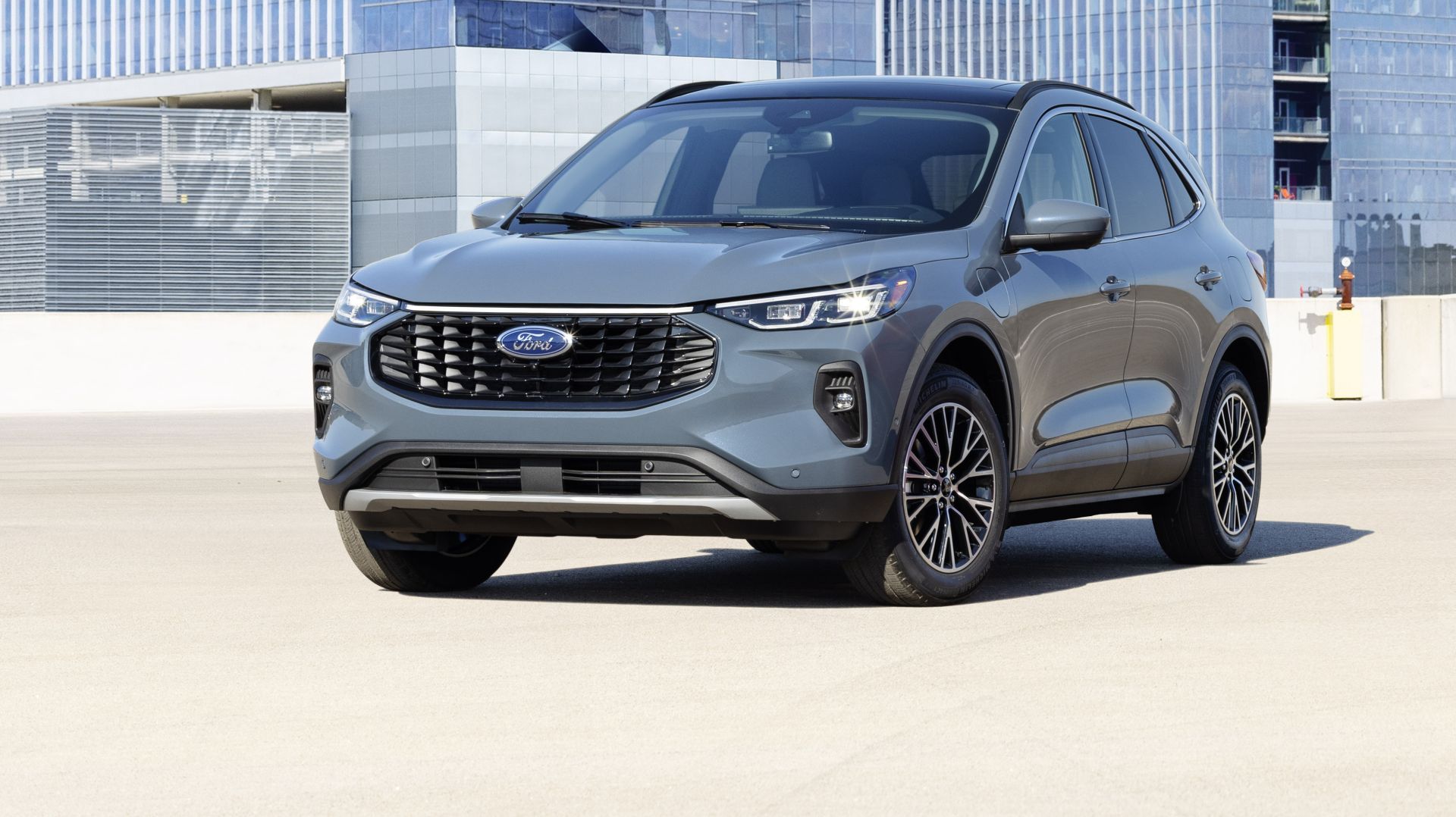 Ford je obnovio SUV Escape, američku izvedbu Kuge, a redizajn uskoro stiže i na europsku izvedbu Ford je obnovio SUV Escape, američku izvedbu Kuge, a redizajn uskoro stiže i na europsku izvedbu