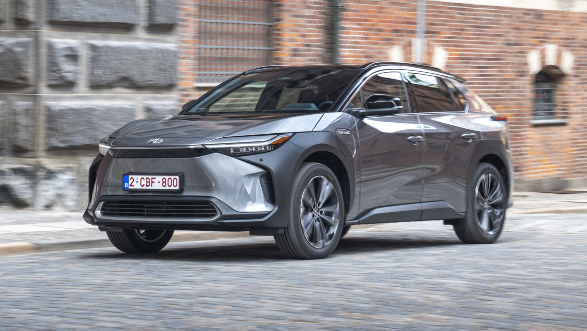 Brže punjenje, više udobnosti i veća praktičnost Toyote bZ4X za 2024. godinu Brže punjenje, više udobnosti i veća praktičnost Toyote bZ4X za 2024. godinu