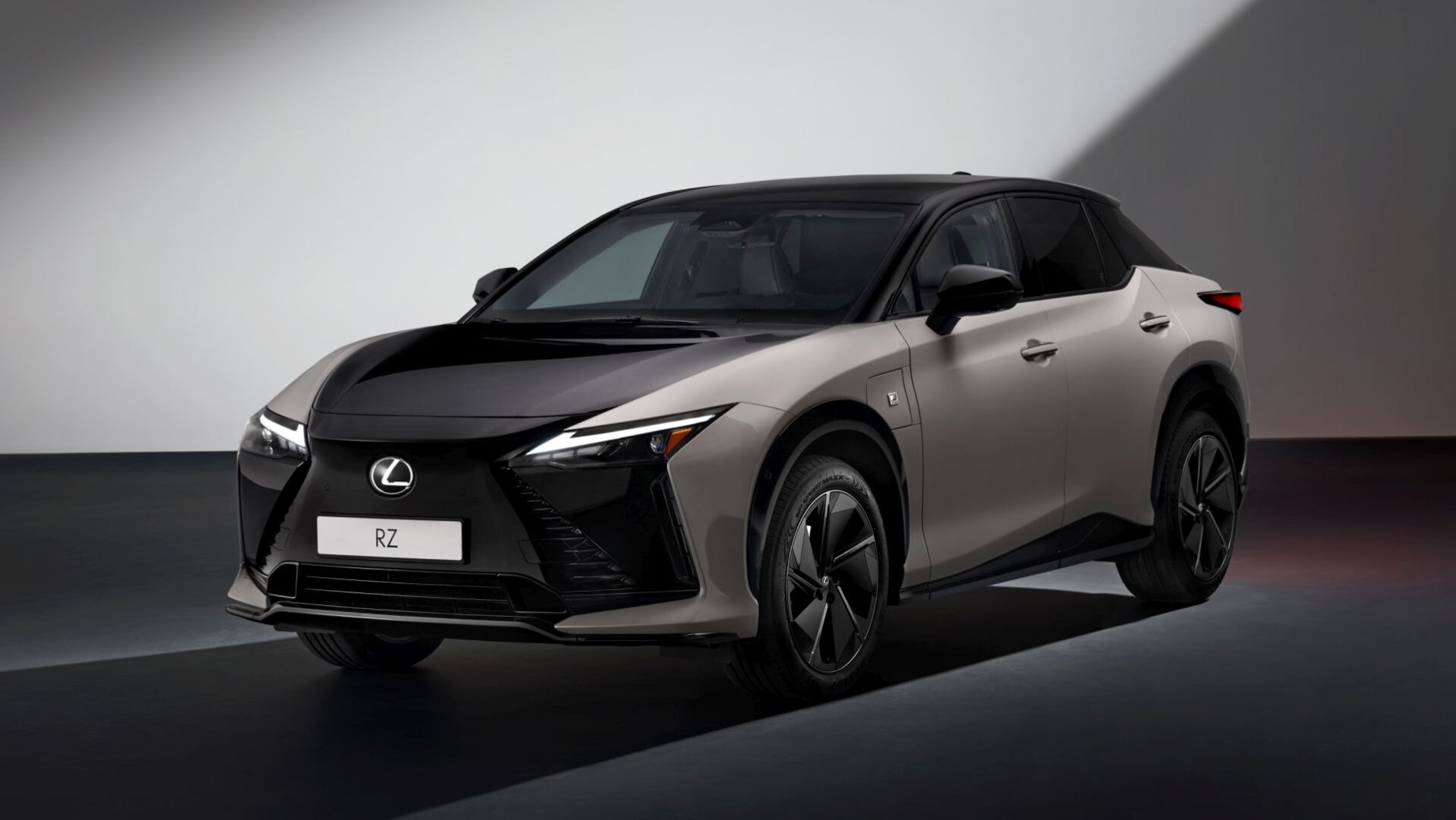 Dorađeni Lexus RZ po prvi puta donosi „upravljanje po žici“, ali i više snage i veću autonomiju Dorađeni Lexus RZ po prvi puta donosi „upravljanje po žici“, ali i više snage i veću autonomiju