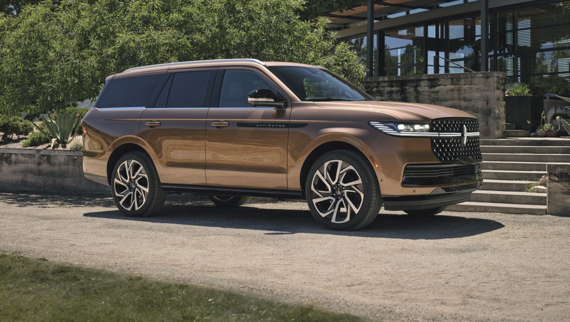 Luksuzni SUV na američki način: ovo je potpuno novi Lincoln Navigator Luksuzni SUV na američki način: ovo je potpuno novi Lincoln Navigator