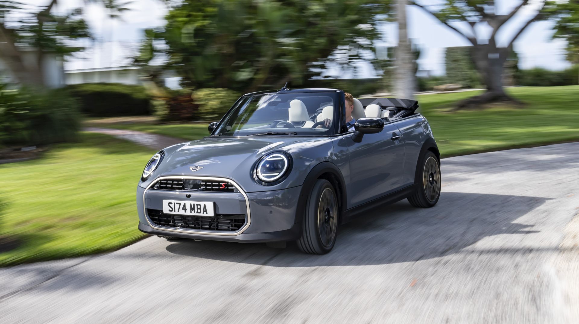 Predstavljen i „novi“ Mini Cabrio Predstavljen i „novi“ Mini Cabrio