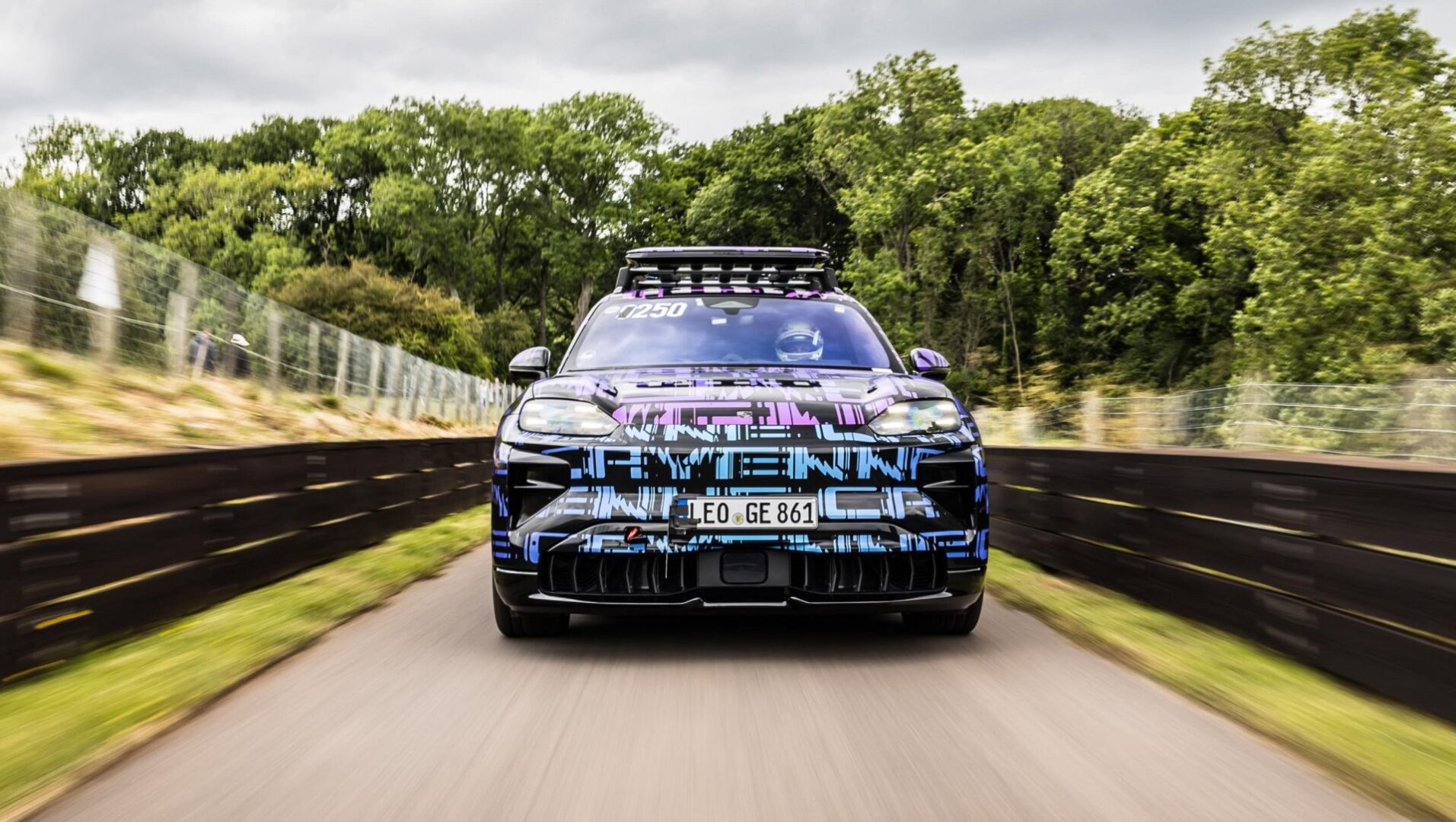 Električni Porsche Cayenne sve bliži serijskoj proizvodnji Električni Porsche Cayenne sve bliži serijskoj proizvodnji