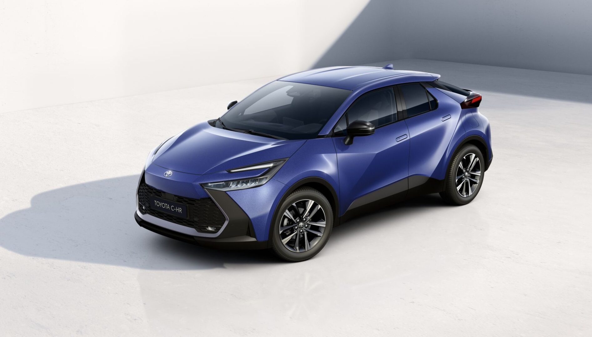 Više opreme i širi izbor GR Sport izvedbi za Toyotu C-HR Više opreme i širi izbor GR Sport izvedbi za Toyotu C-HR