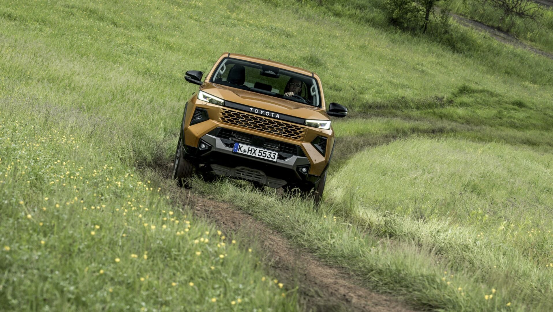 Na domaće tržište stigla potpuno nova Toyota Hilux