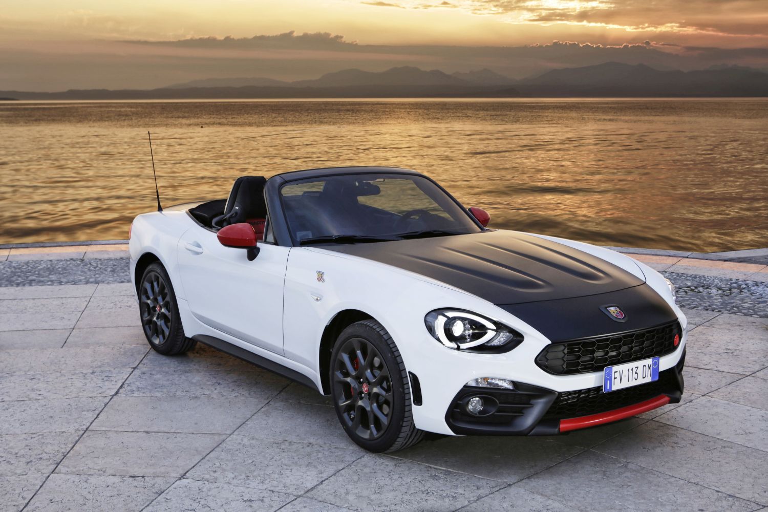 Poslušajte zvuk dvosjeda Abarth 124 Spider 2019 Poslušajte zvuk dvosjeda Abarth 124 Spider 2019