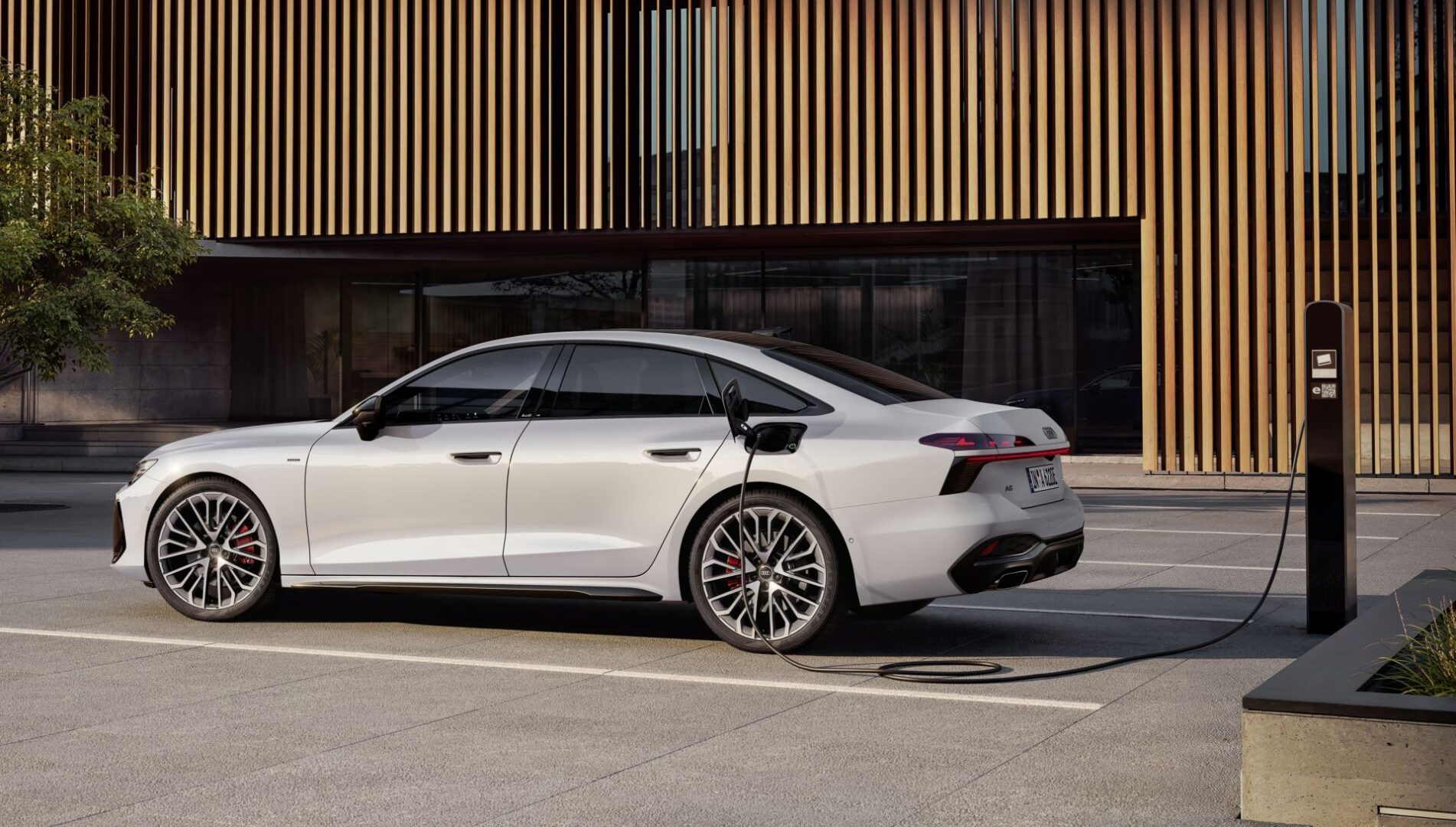 Novi Audi A6 limuzina i karavan predstavljeni u dvije PHEV izvedbe