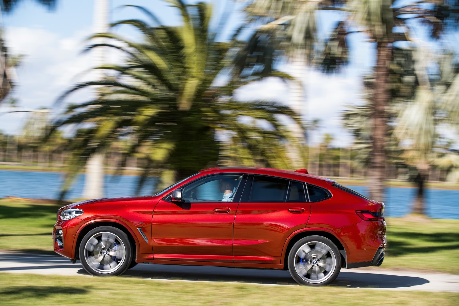 Novi BMW X4 duži je i širi Novi BMW X4 duži je i širi