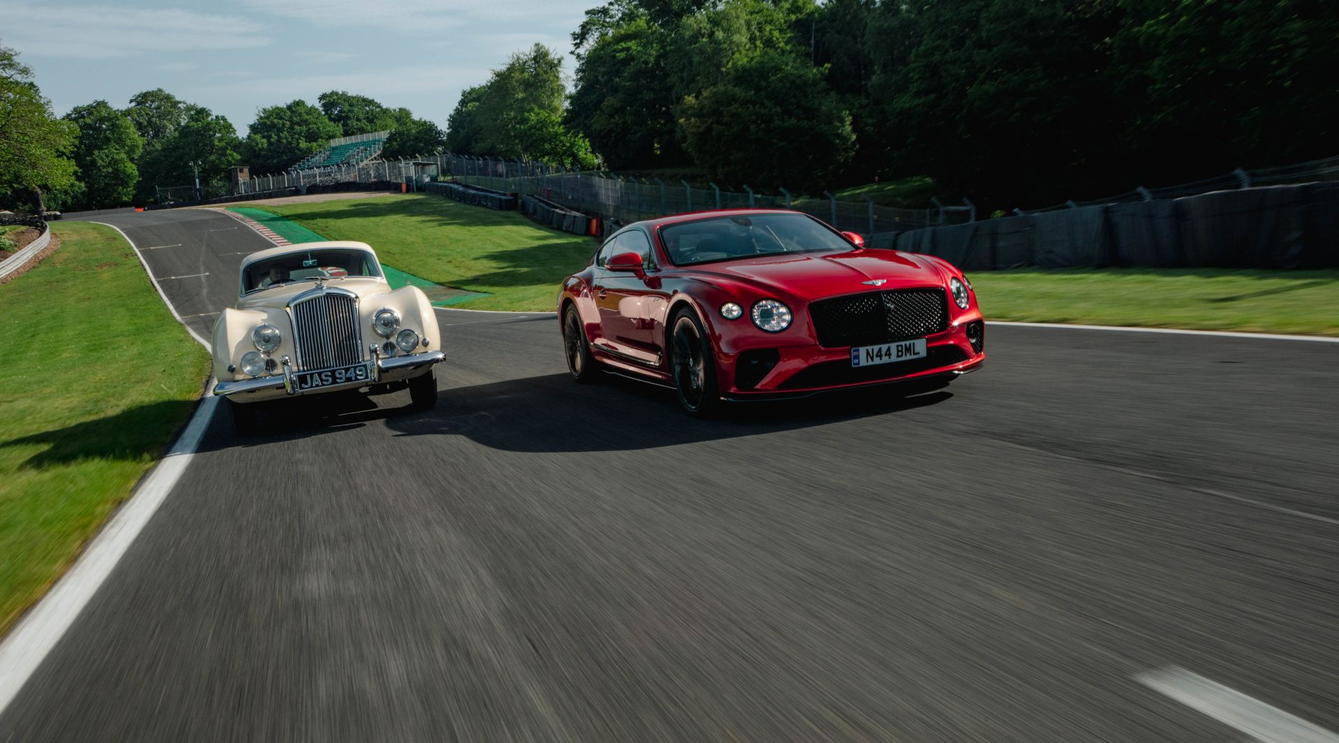 Bentley slavi 70 godina od pojave prvog serijskog R-Type Continentala