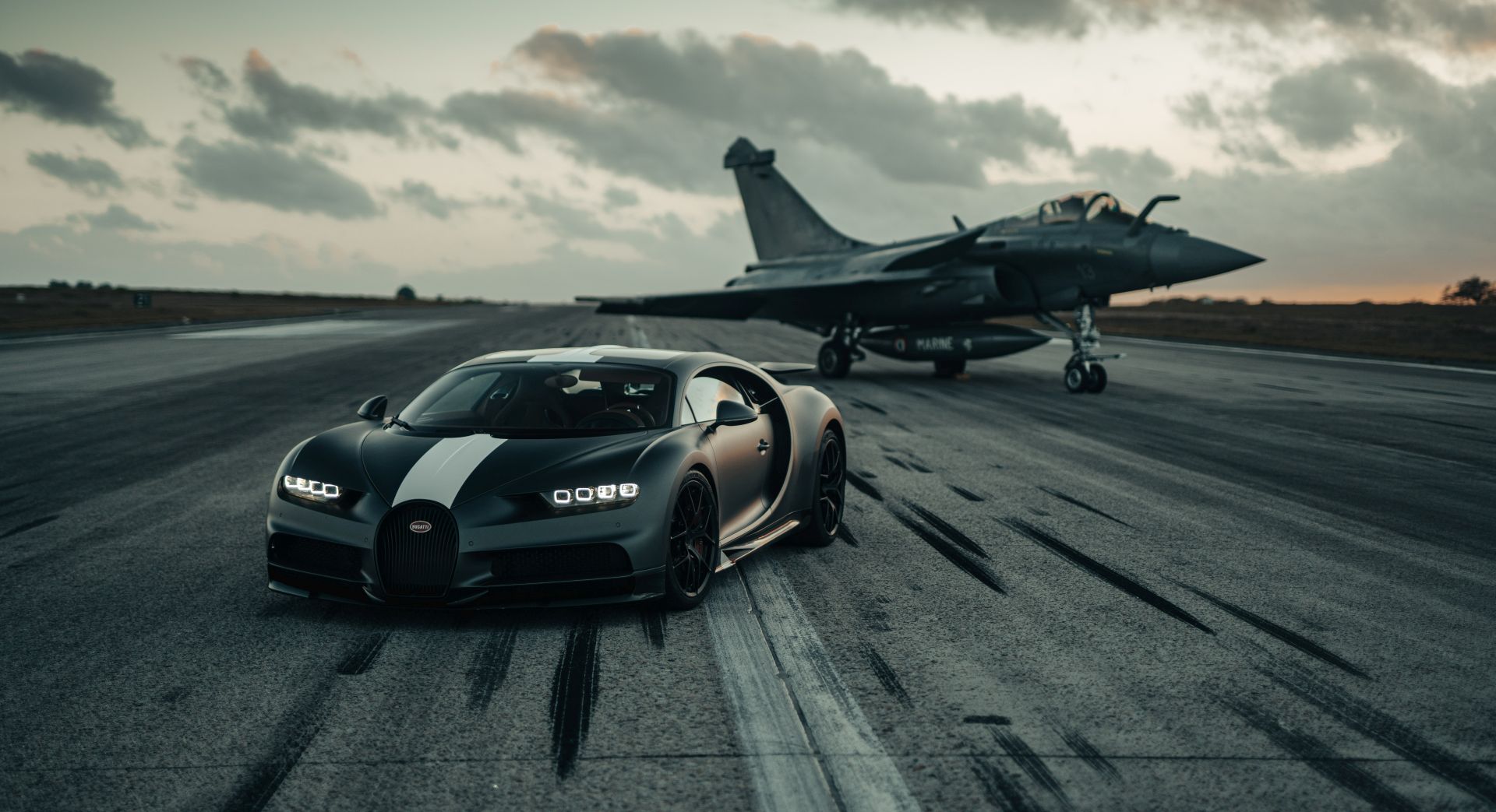 Neobična utrka: Bugatti Chiron Sport ”Les Légendes du Ciel” protiv borbenog aviona Dassault Rafale Marine