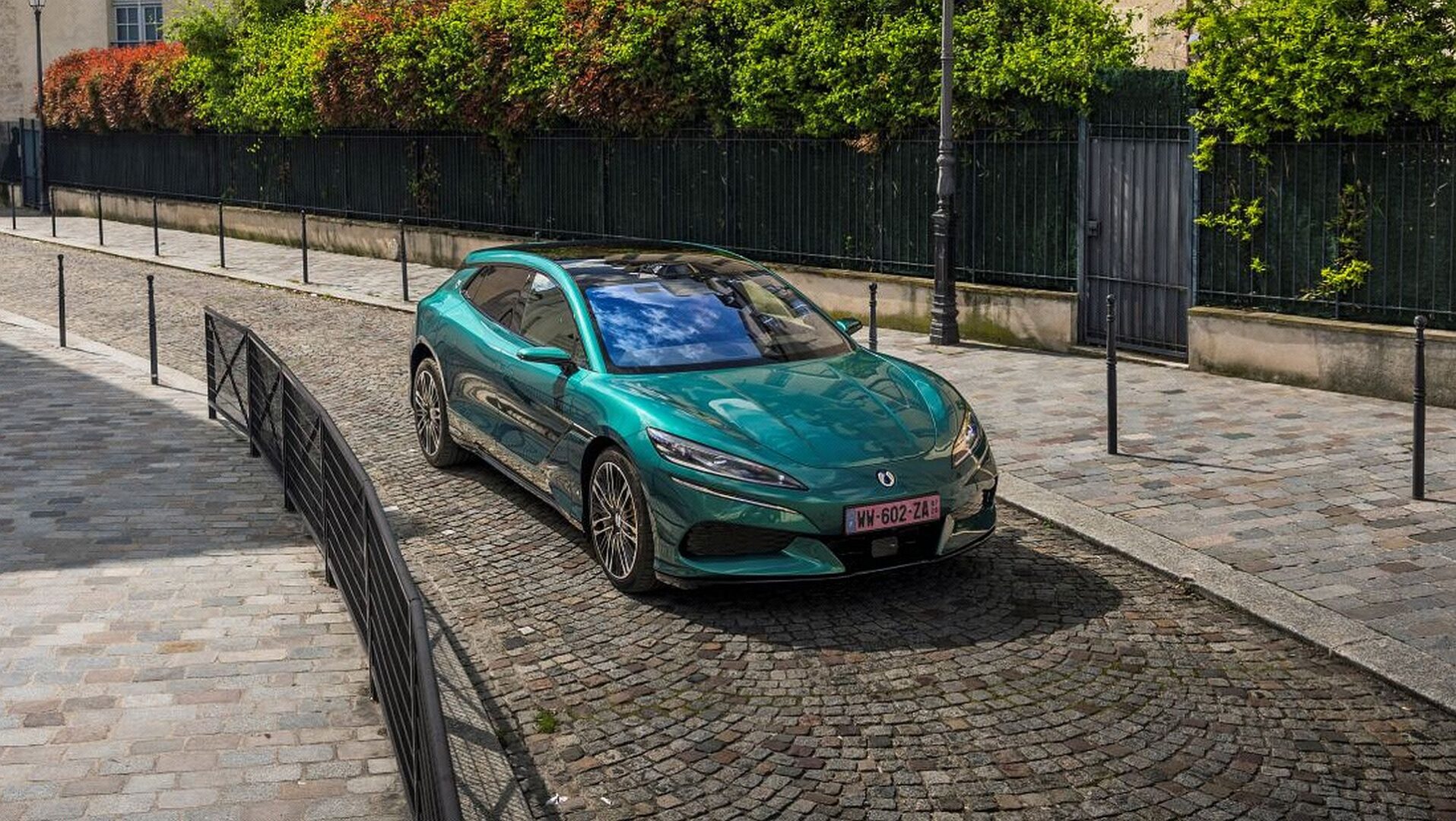 DENZA se širi na globalno tržište pod sloganom „Tehnologija koja pokreće eleganciju”