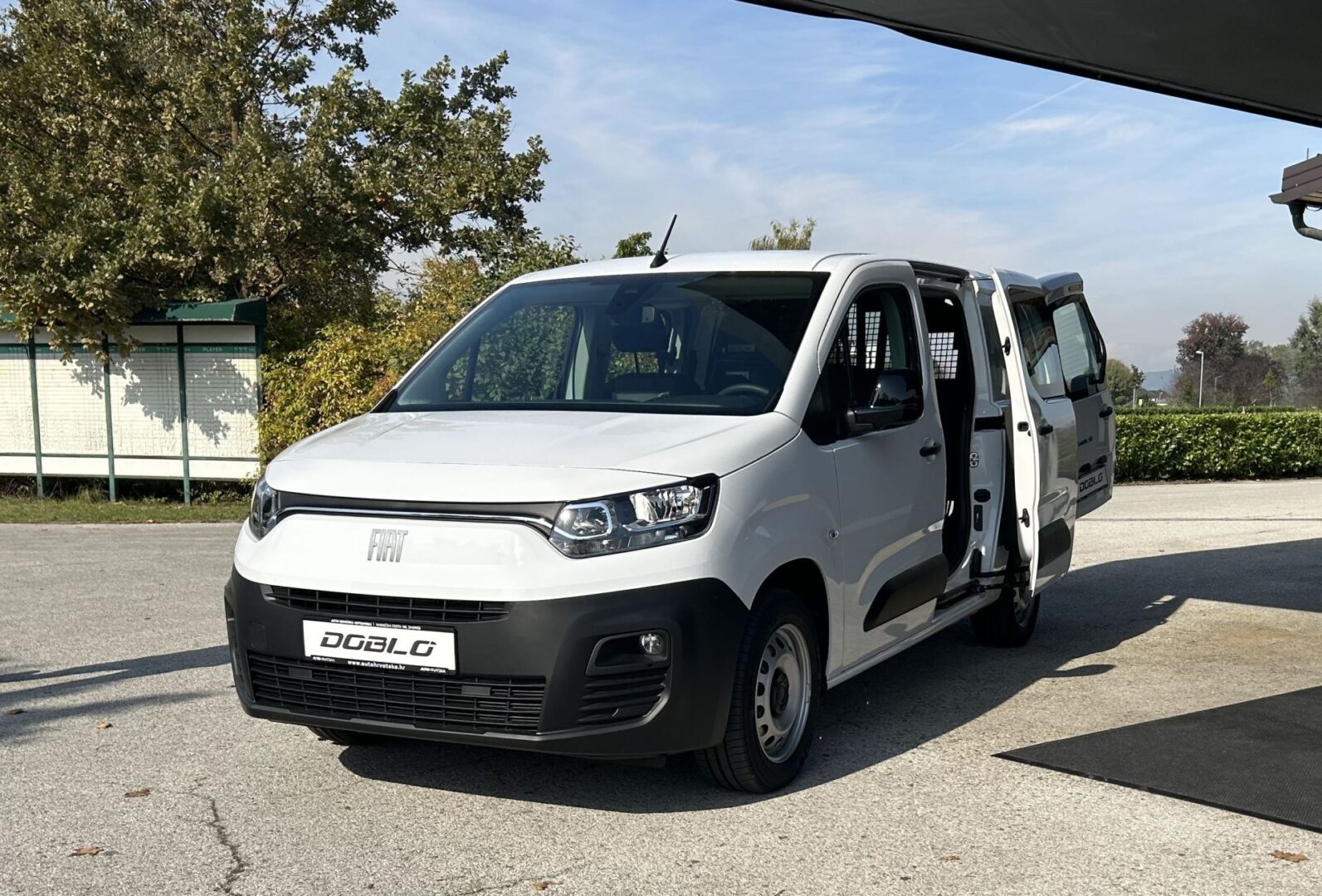 Potpuno novi Fiat Doblo stigao na tržište i nudi se u mnogobrojnim izvedbama Potpuno novi Fiat Doblo stigao na tržište i nudi se u mnogobrojnim izvedbama