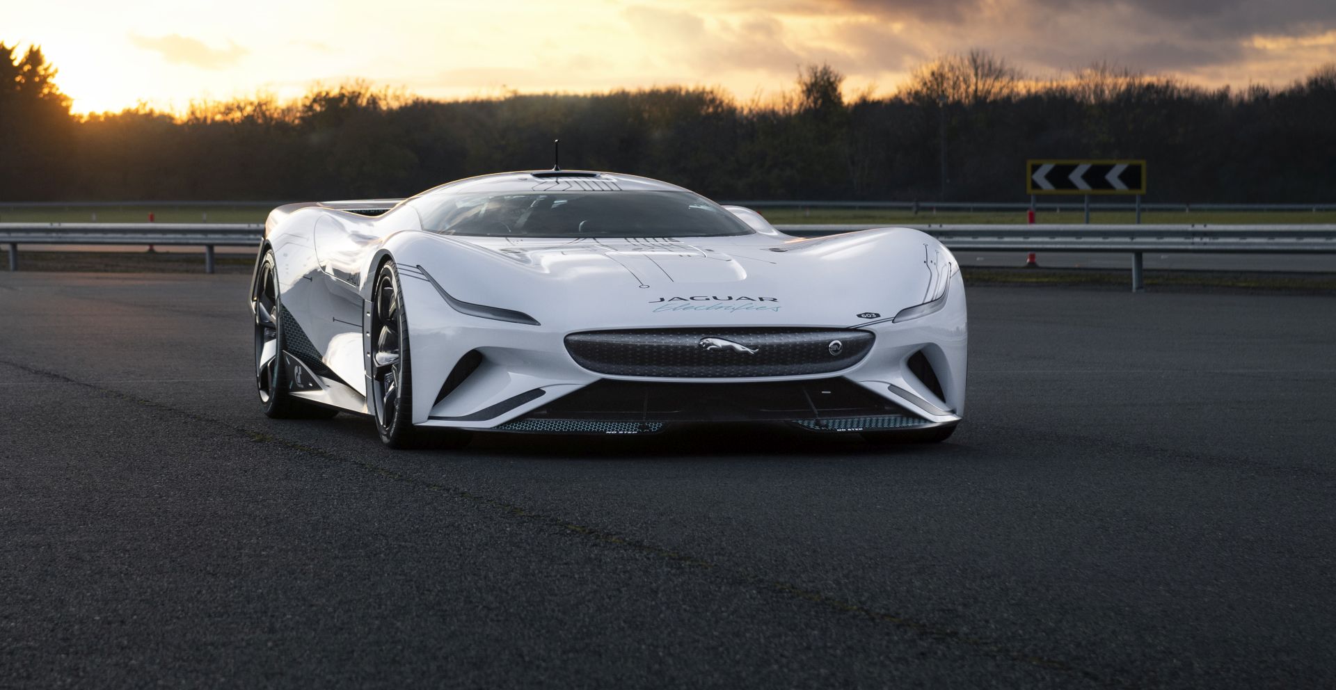 Jaguar predstavlja Vision Gran Turismo SV
