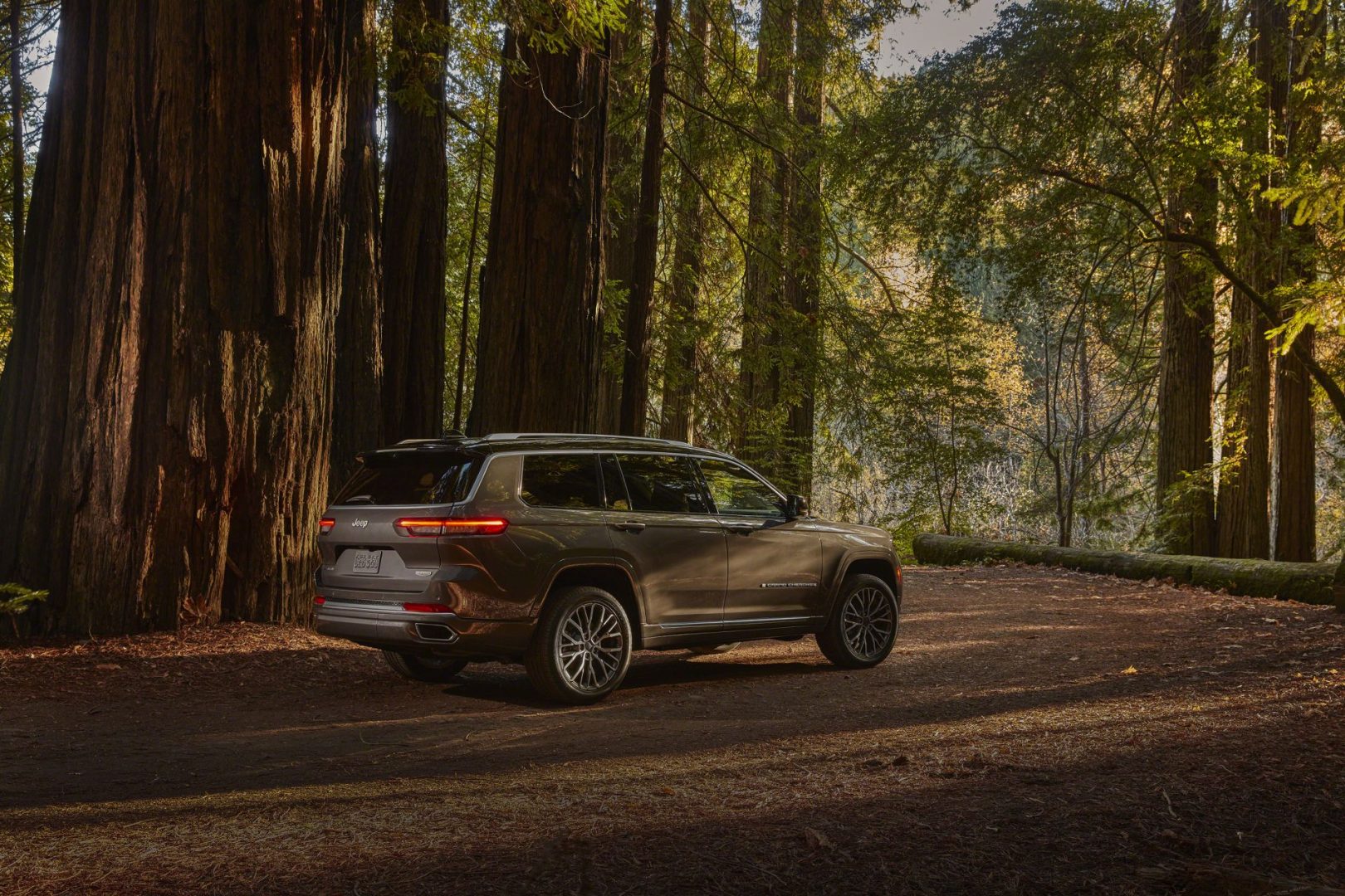 Predstavljen je Jeep Grand Cherokee L s tri reda sjedala Predstavljen je Jeep Grand Cherokee L s tri reda sjedala