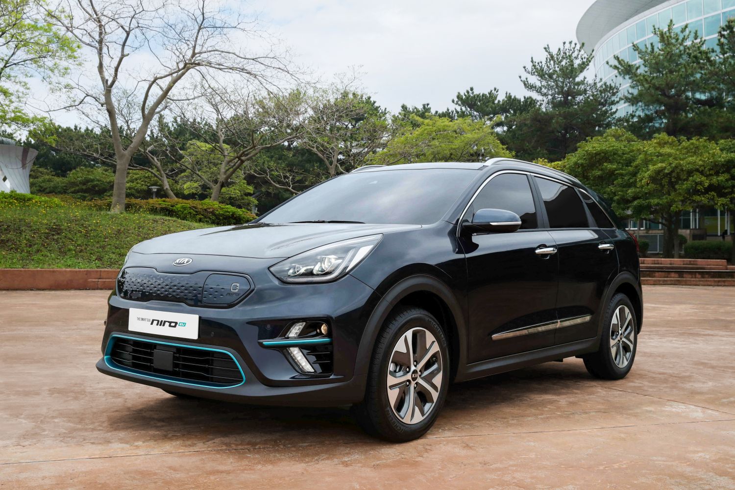 Kia otkrila prve fotografije električnog modela Niro EV Kia otkrila prve fotografije električnog modela Niro EV