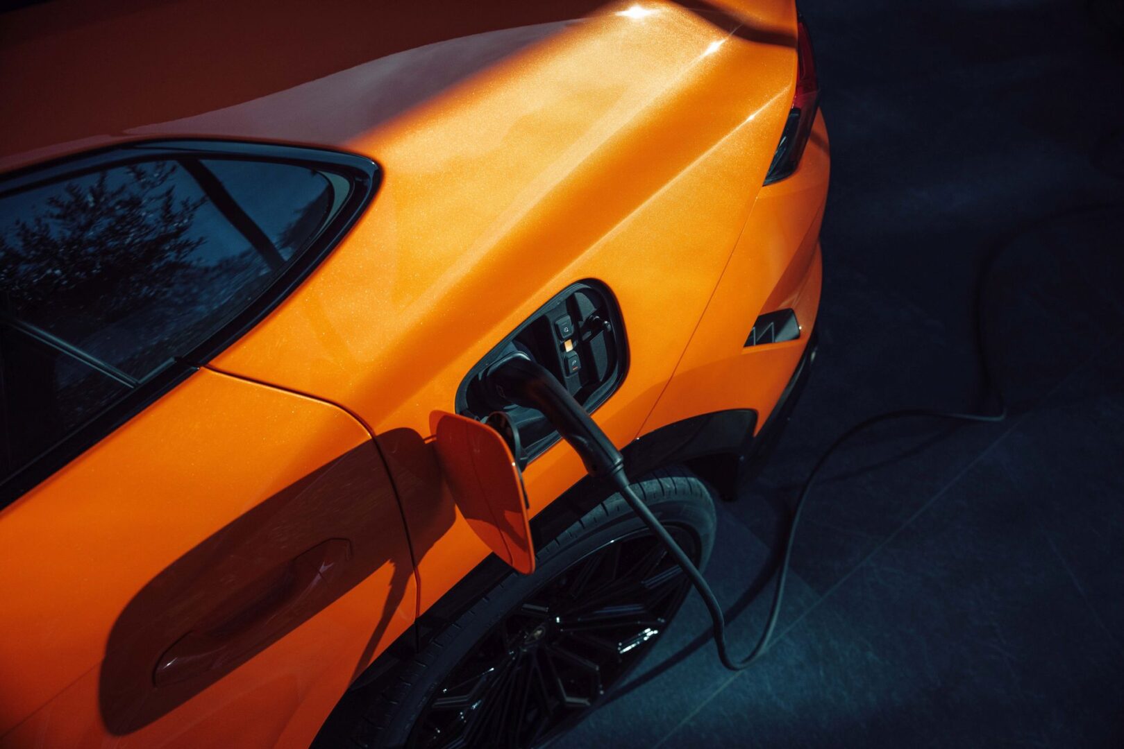 Novi Lamborghini Urus s hibridnim motorom, a električna izvedba se odgađa Novi Lamborghini Urus s hibridnim motorom, a električna izvedba se odgađa