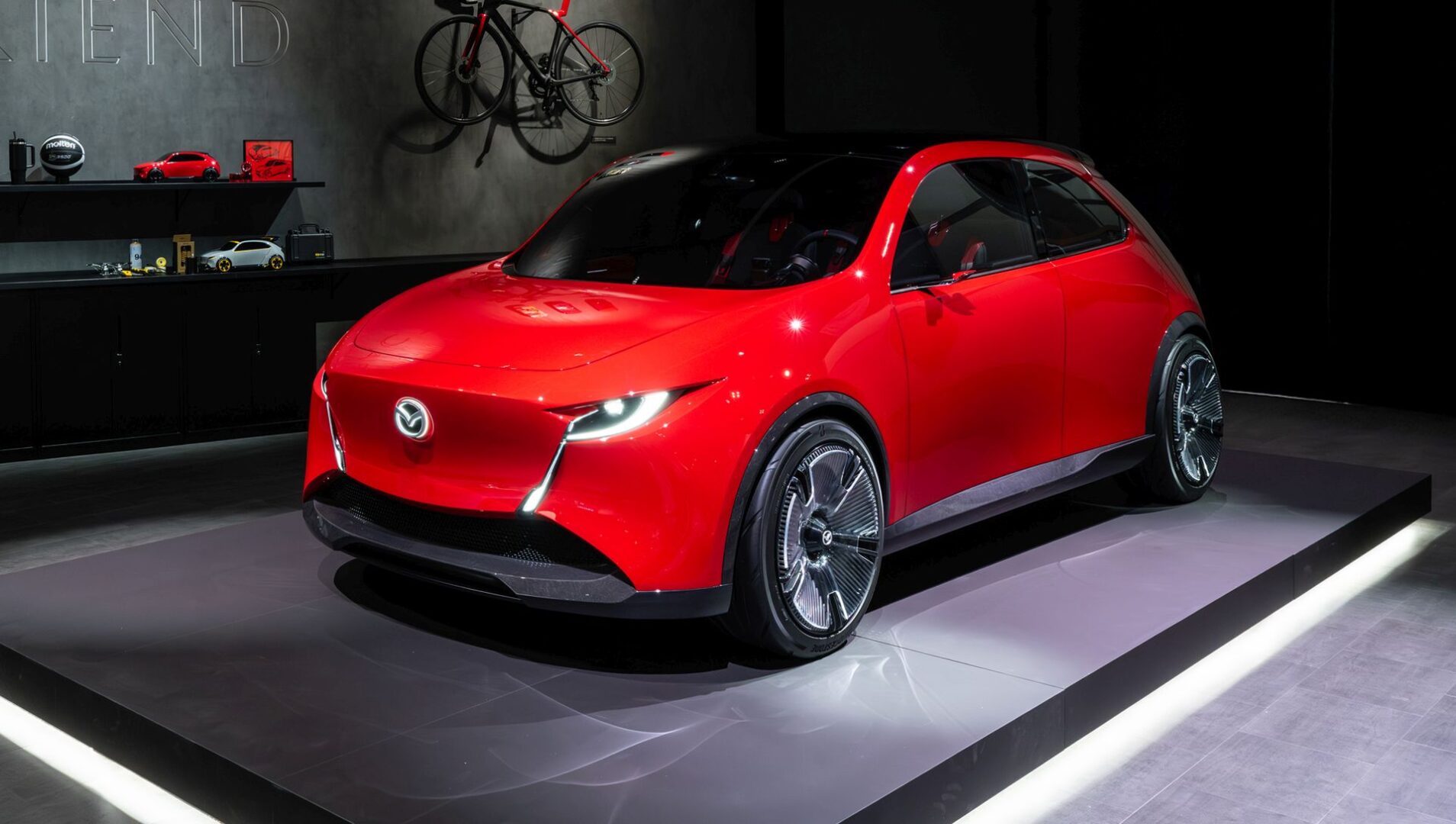 Mazda je u Japanu predstavila dva koncepta, a jedan najavljuje novu generaciju Mazde2