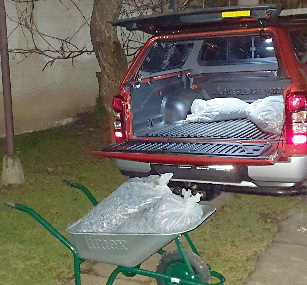 Osim što može nositi tonu tereta, L200 može povući prikolicu ukupne težine 3.100 kilograma