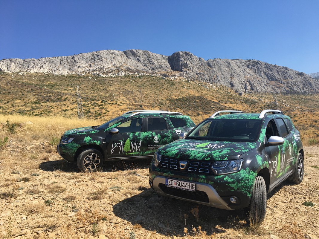 Dacia Duster pomaže pri sadnji stabala Dacia Duster pomaže pri sadnji stabala
