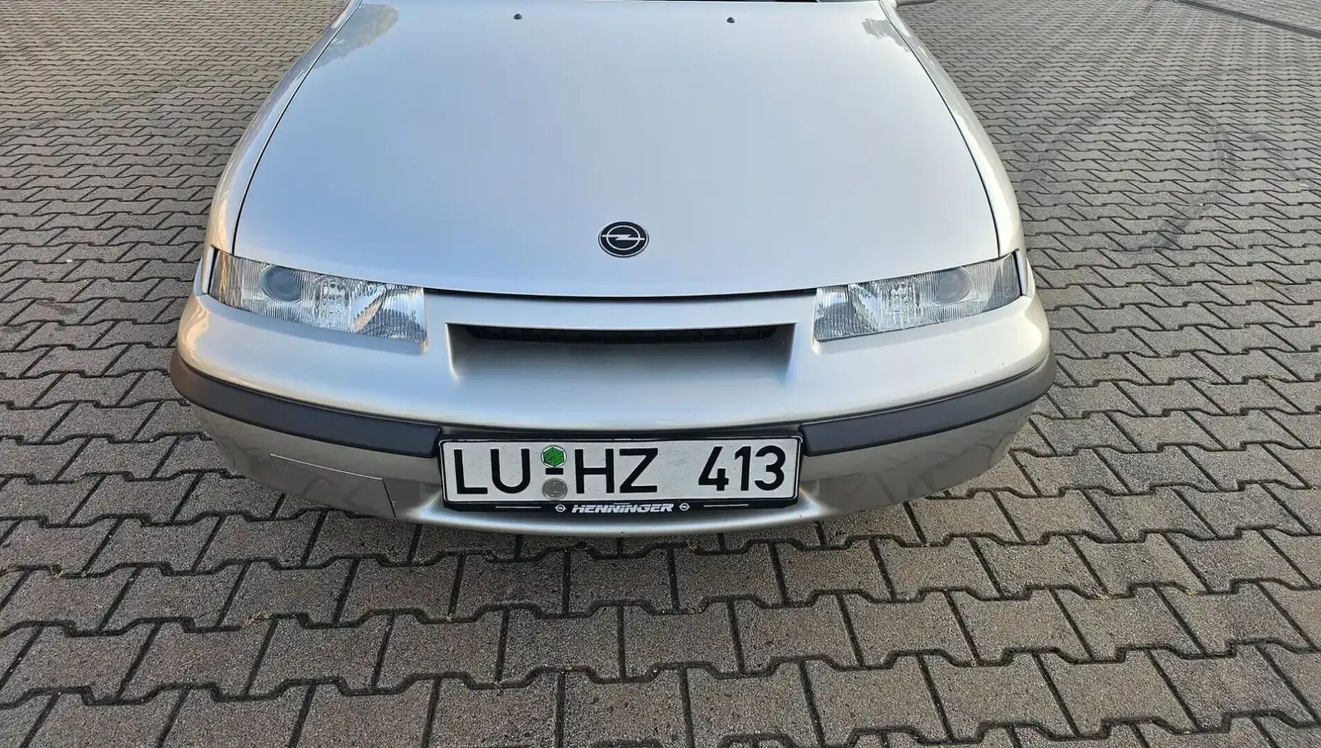 Prodaje se Opel Calibra iz 1990. godine s originalnih 28.000 km