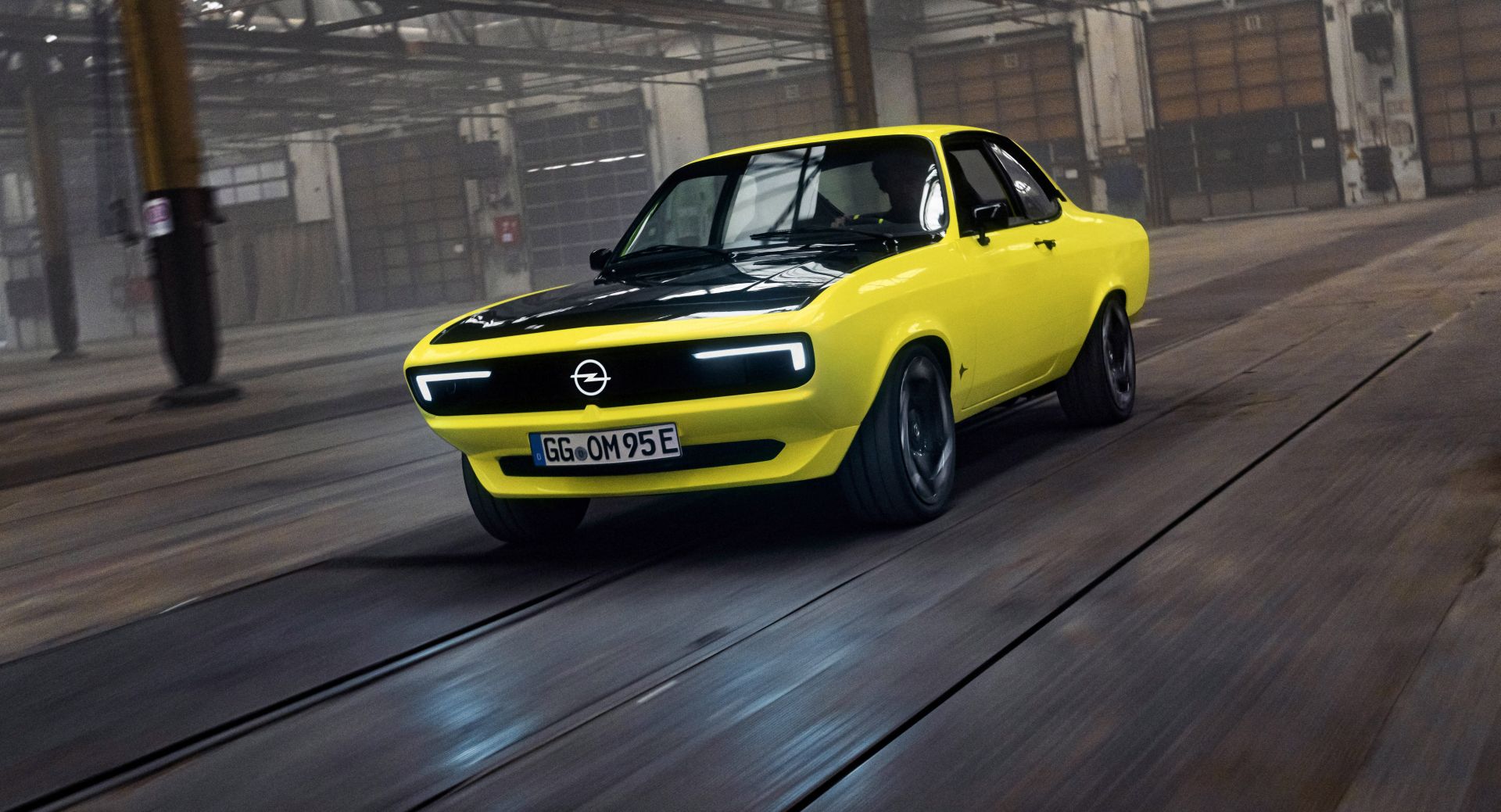 Povijest i budućnost u jednom: Opel Manta GSe ElektroMOD Coupe kombinira retro izgled i električni motor
