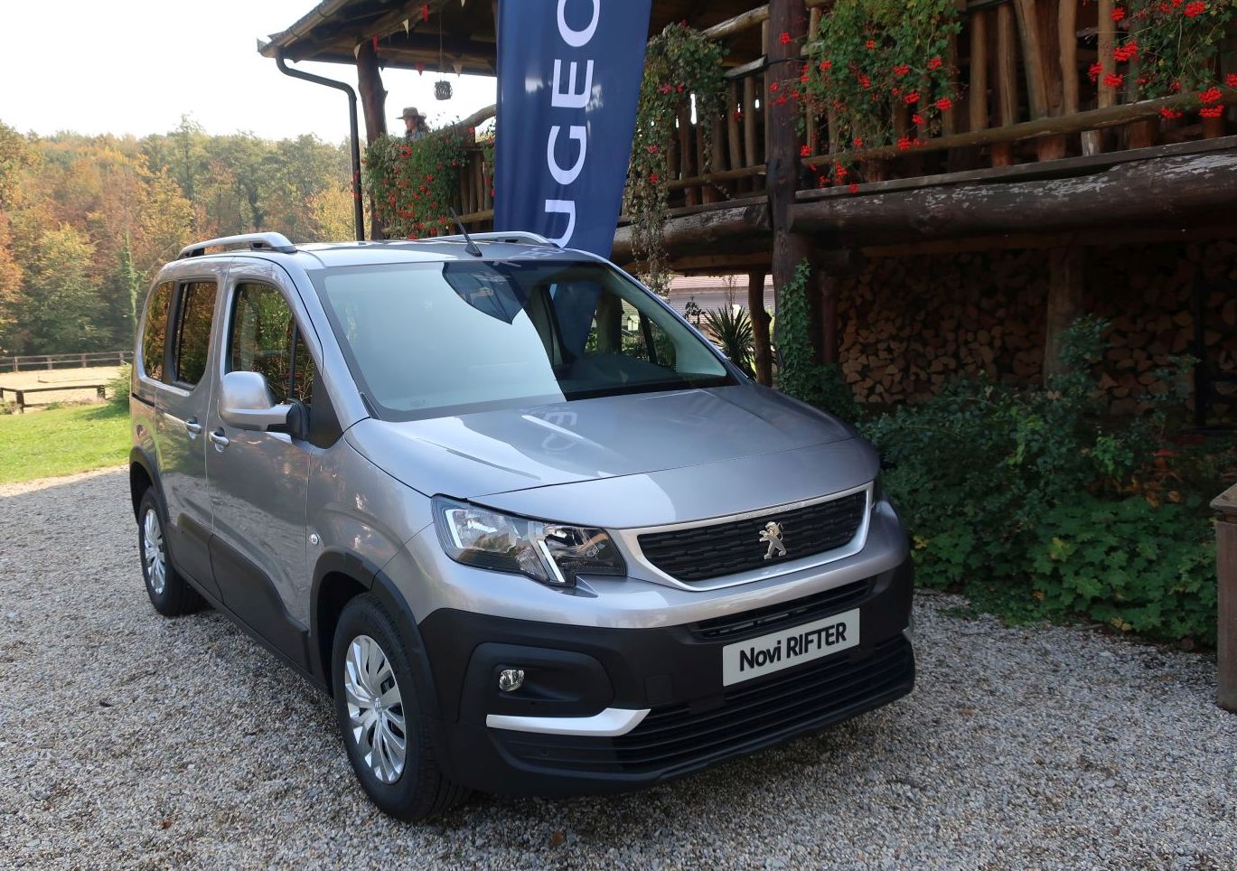 Peugeot Rifter dolazi u verziji s pet i sa sedam sjedala