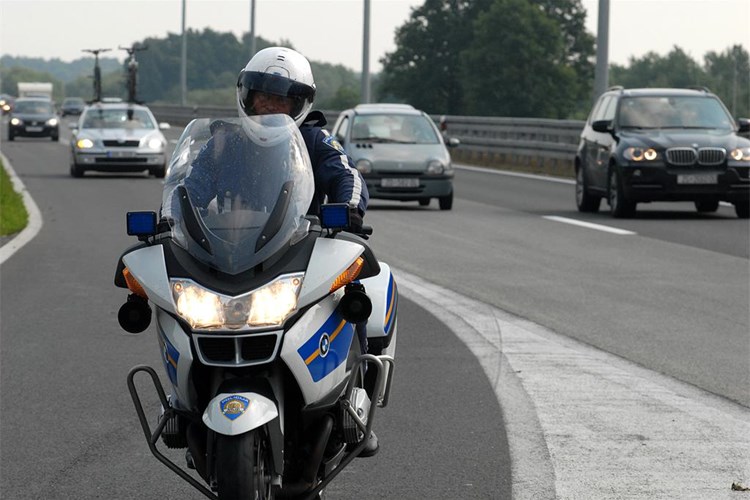 24-satni policijski nadzor brzine vožnje na hrvatskim prometnicama 24-satni policijski nadzor brzine vožnje na hrvatskim prometnicama