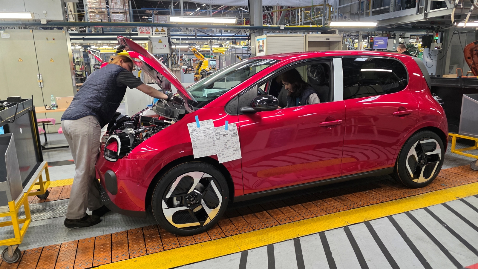 Radnice u Tvornici Revoz rade na novom Twingu