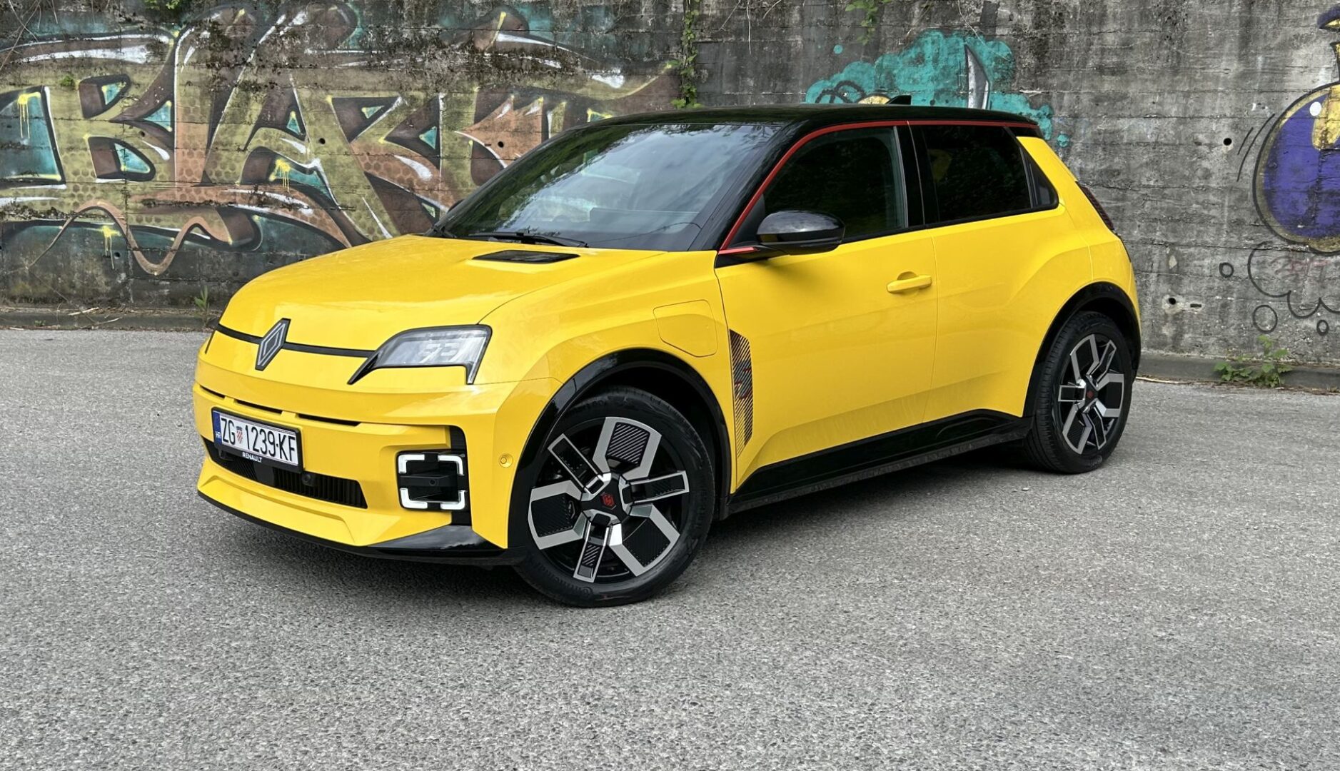 Isprobali smo novi Renault 5, koji je upravo stigao na naše tržište