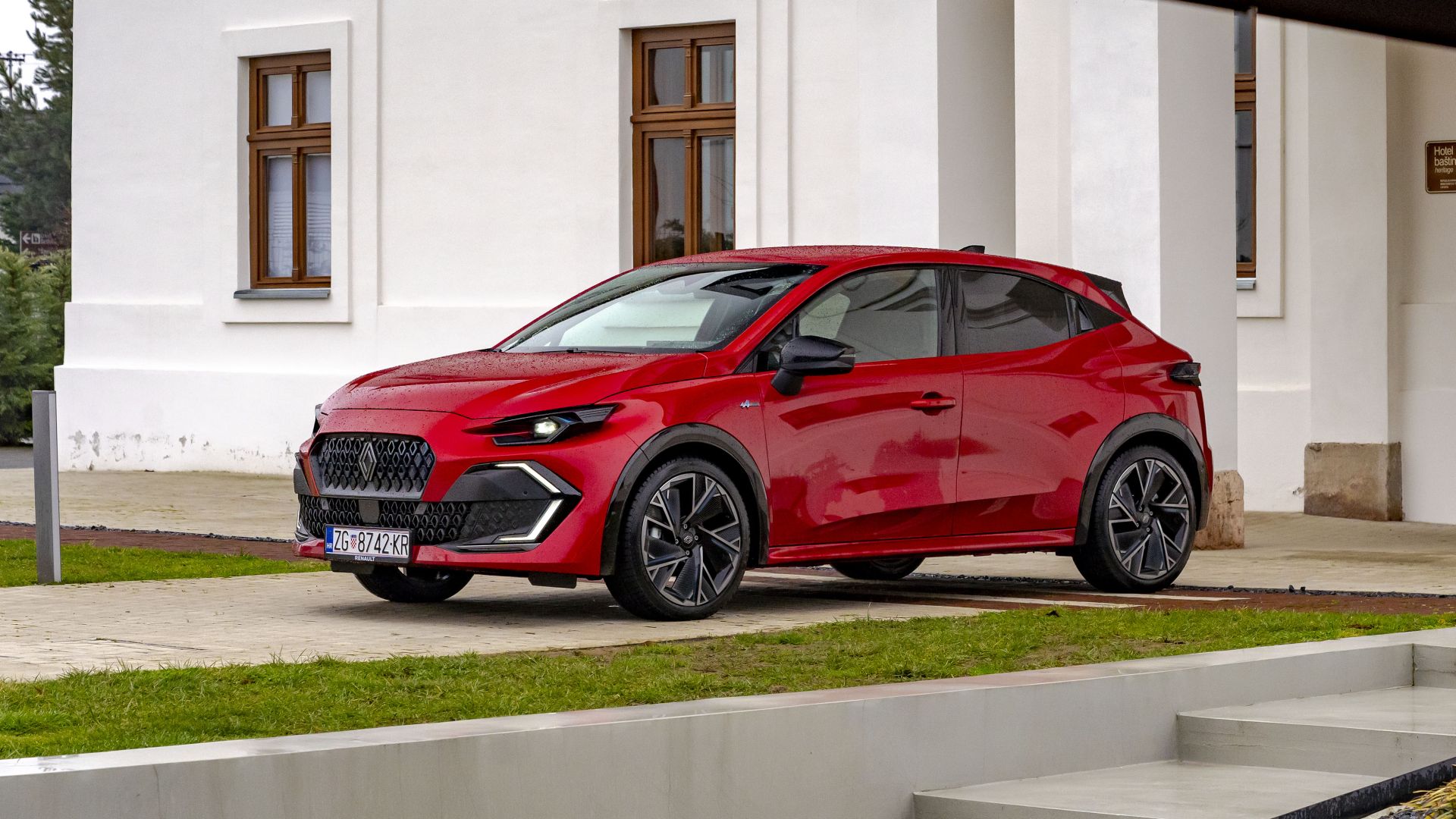 Stigao je novi Renault Clio, a najslabiji motor ima čak 115 KS Stigao je novi Renault Clio, a najslabiji motor ima čak 115 KS