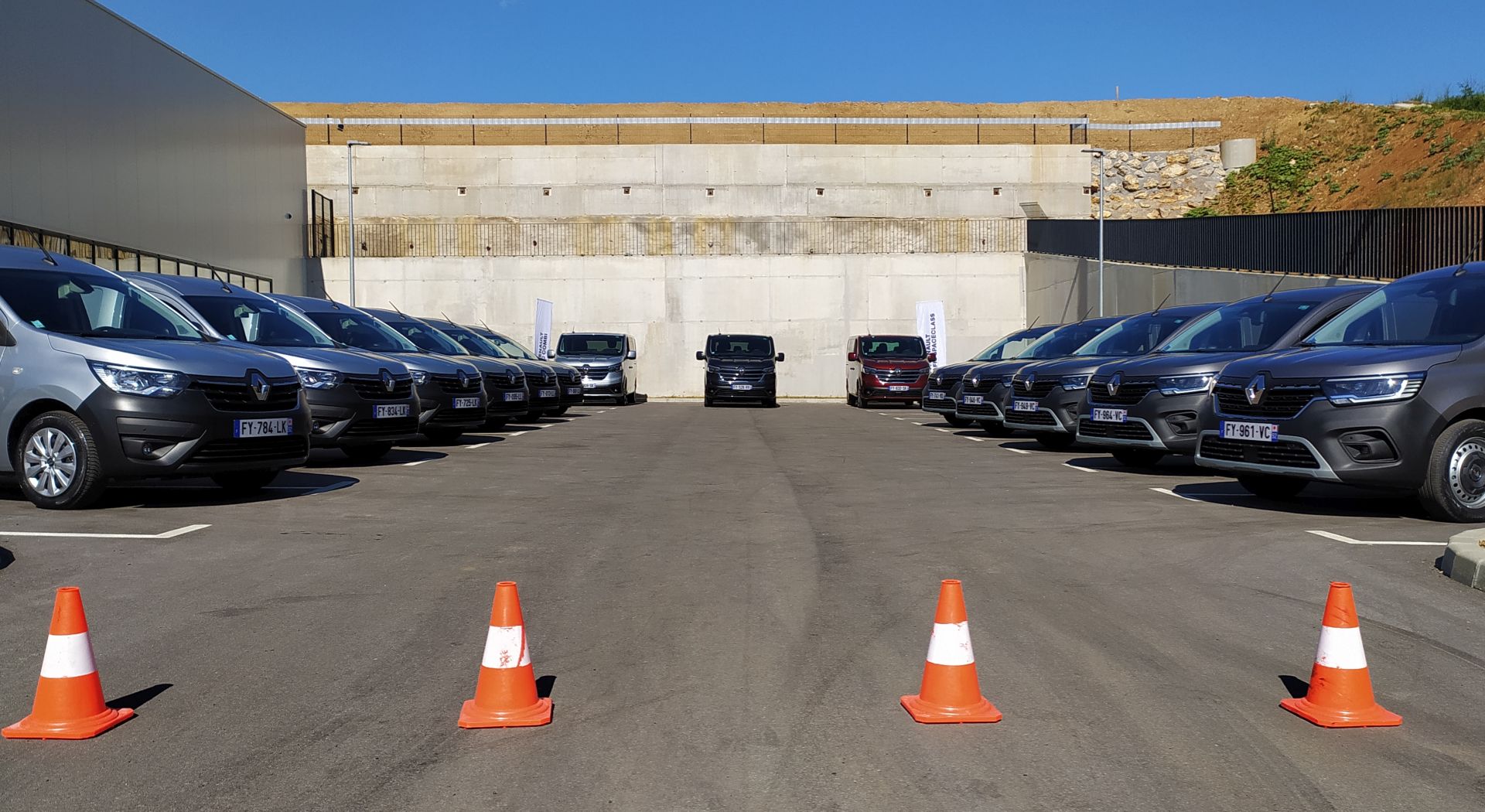 Isprobali smo nove Renault LCV modele: Express Van, Kangoo Van i Trafic Combi Isprobali smo nove Renault LCV modele: Express Van, Kangoo Van i Trafic Combi