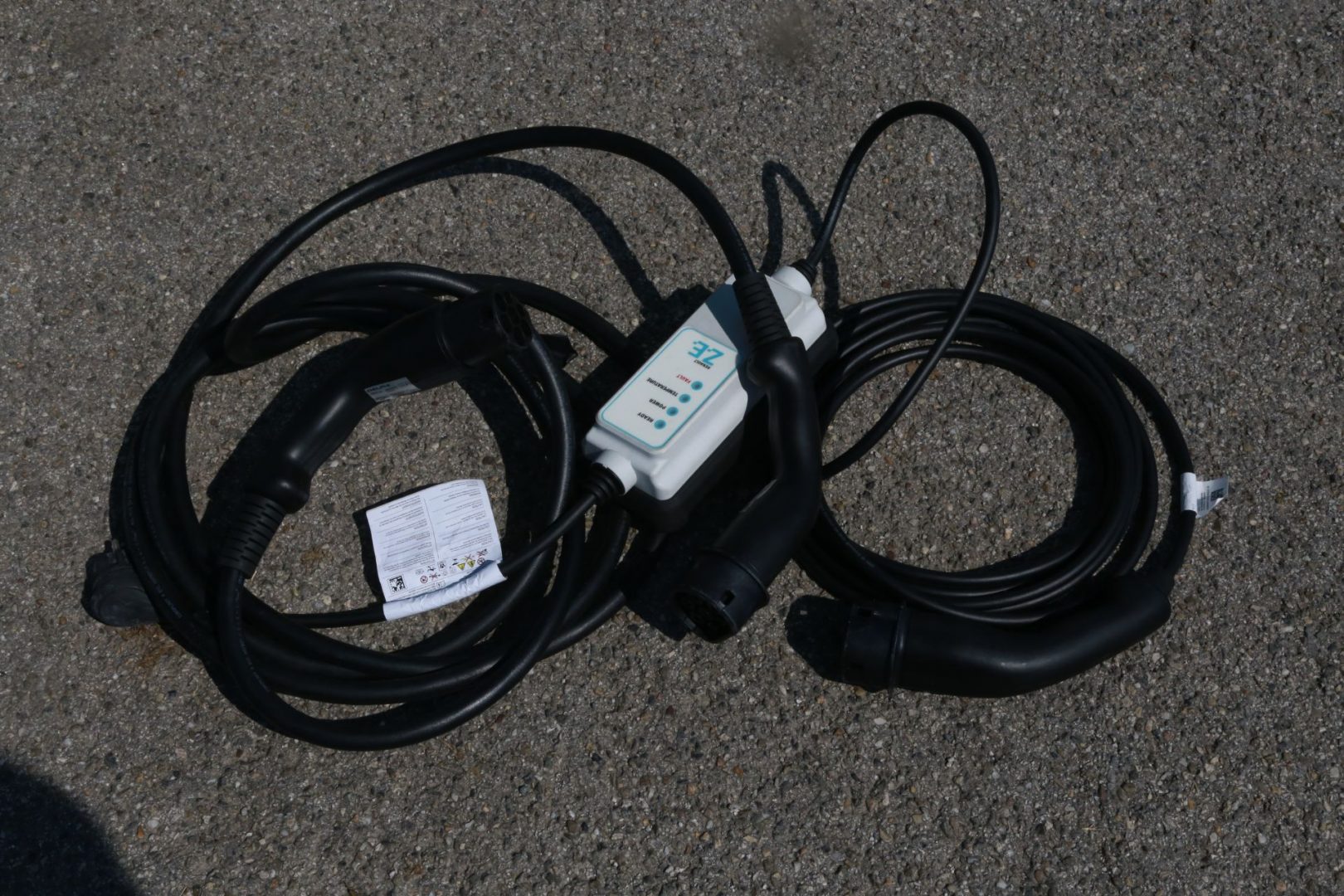Za punjenje kod kuće dobiva se Flexi Charger kabel koji odgovara našim kućnim utičnicama, dok se za javne punionice dobiva poseban kabel