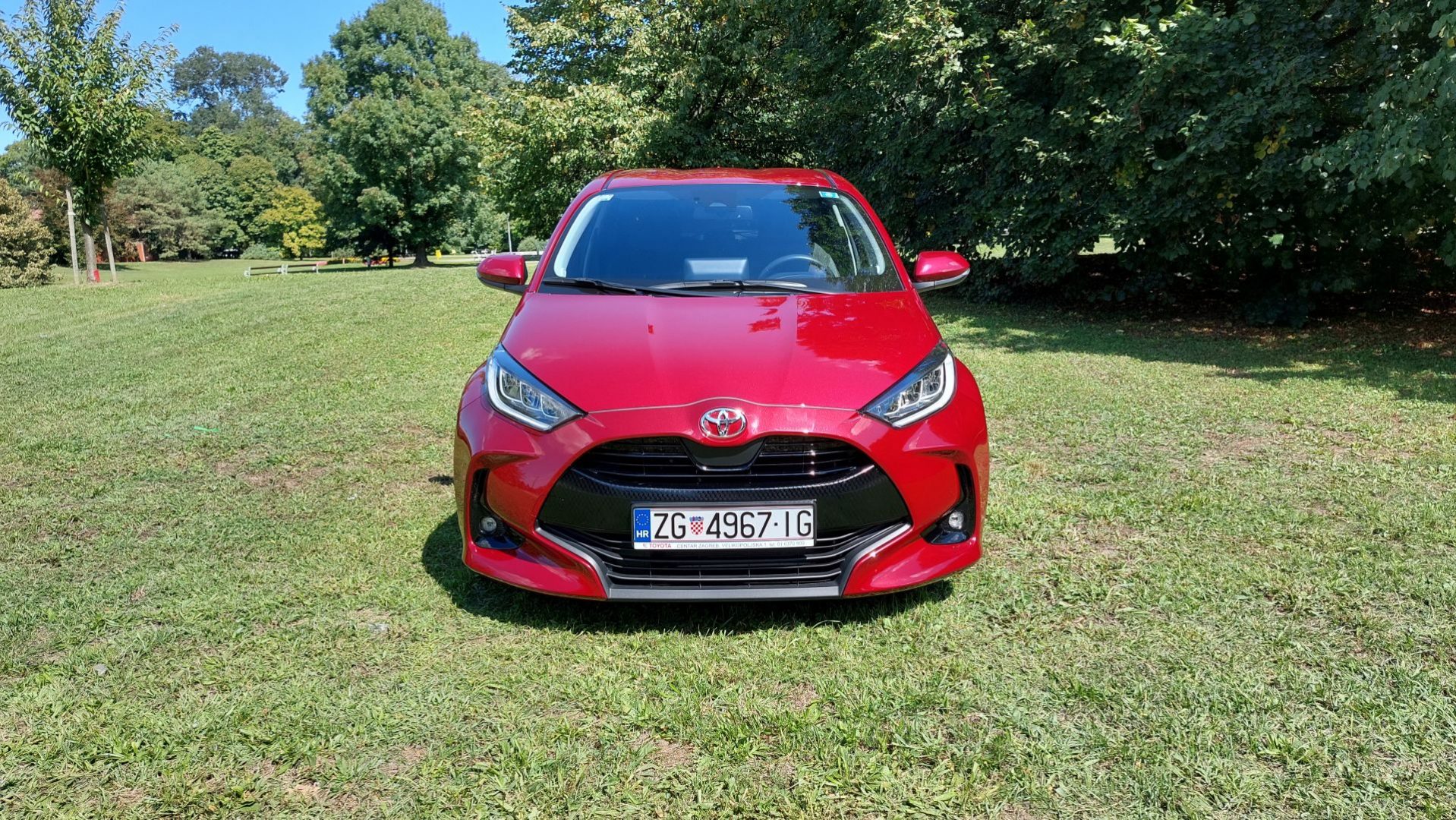 Yaris s prednje strane izgleda vrlo dinamično