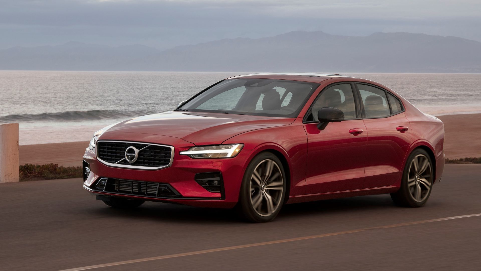Volvo prestaje s proizvodnjom limuzine S60, a ono što nude u zamjenu je smiješno Volvo prestaje s proizvodnjom limuzine S60, a ono što nude u zamjenu je smiješno