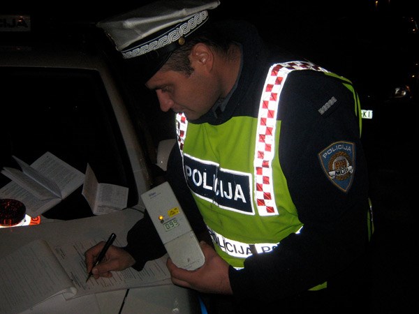 Postupanje policije kod prometnih nesreća s teško ozlijeđenim osobama Postupanje policije kod prometnih nesreća s teško ozlijeđenim osobama